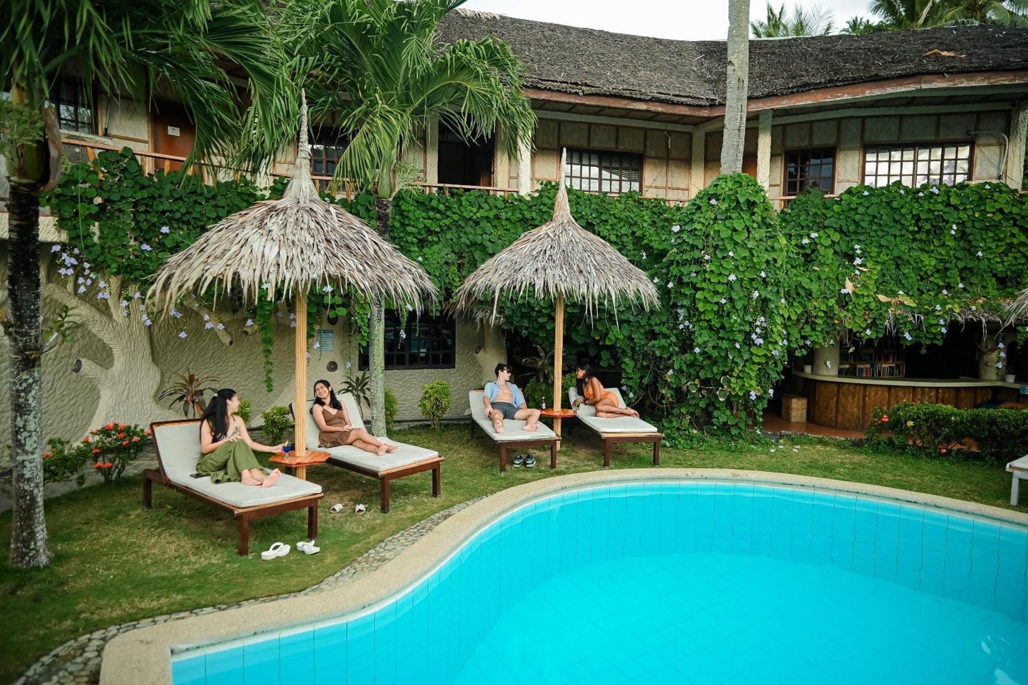 Garden Of Eden Dive Resort Puerto Galera Exteriör bild