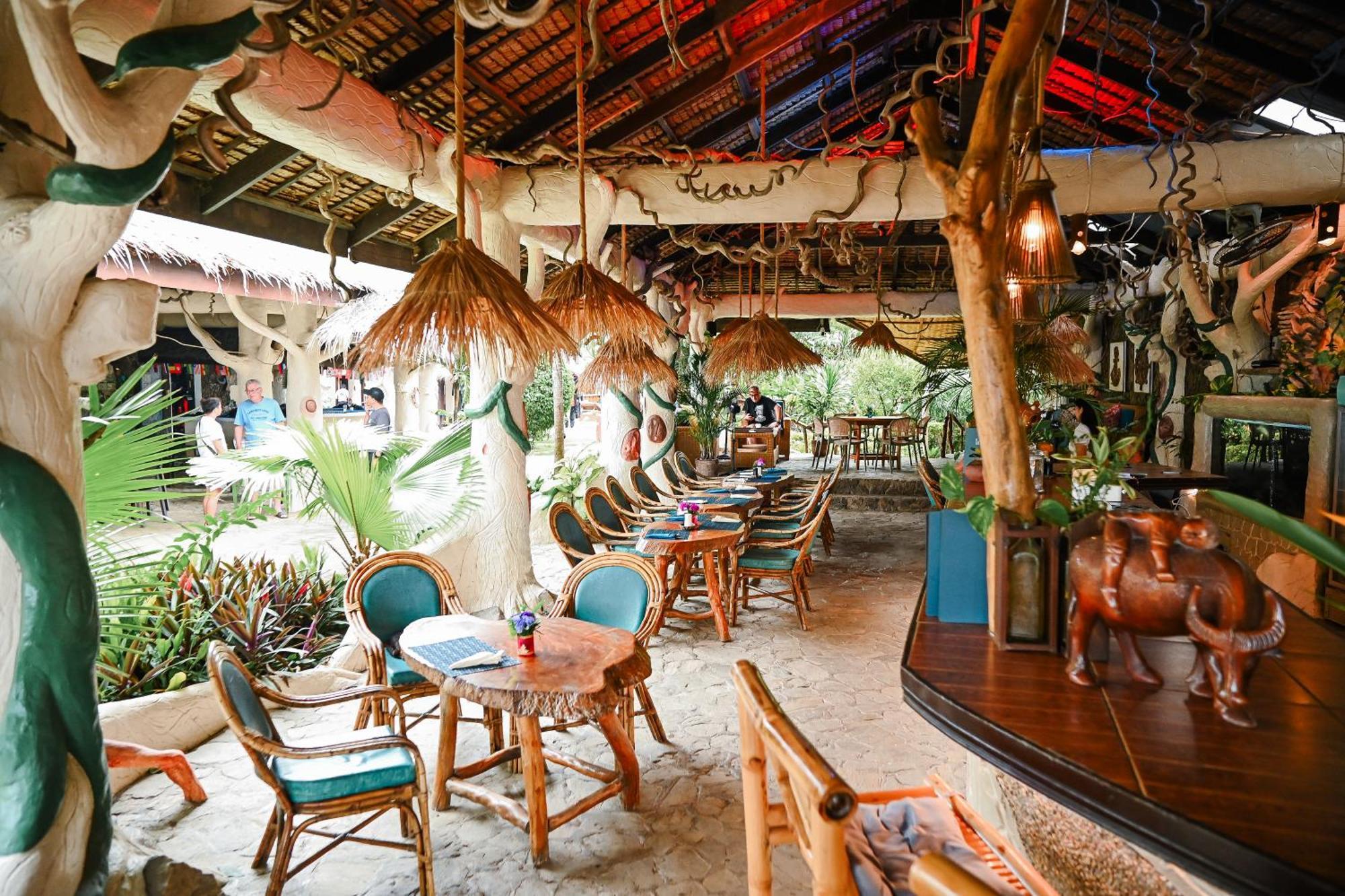 Garden Of Eden Dive Resort Puerto Galera Exteriör bild